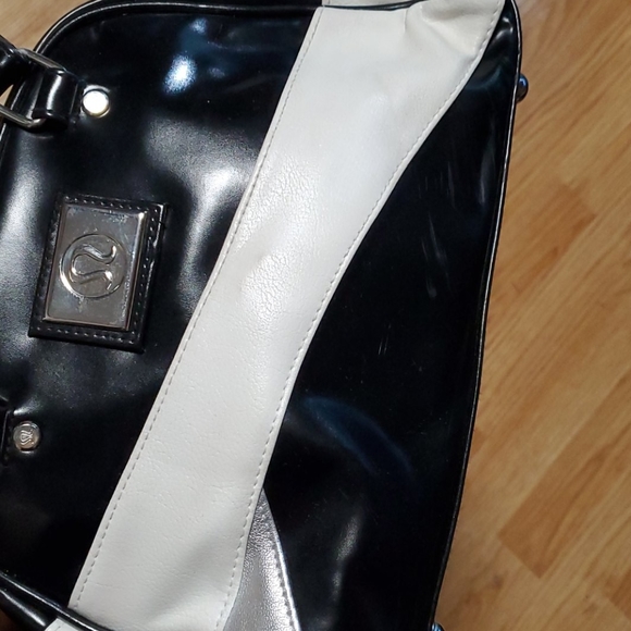 🍋sold🍋Lululemon purse - Picture 11 of 11